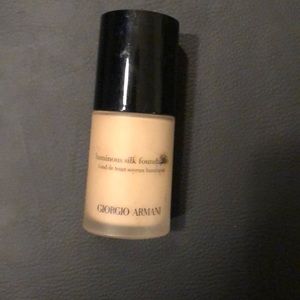 Giorgio Armani luminous silk foundation in color 4